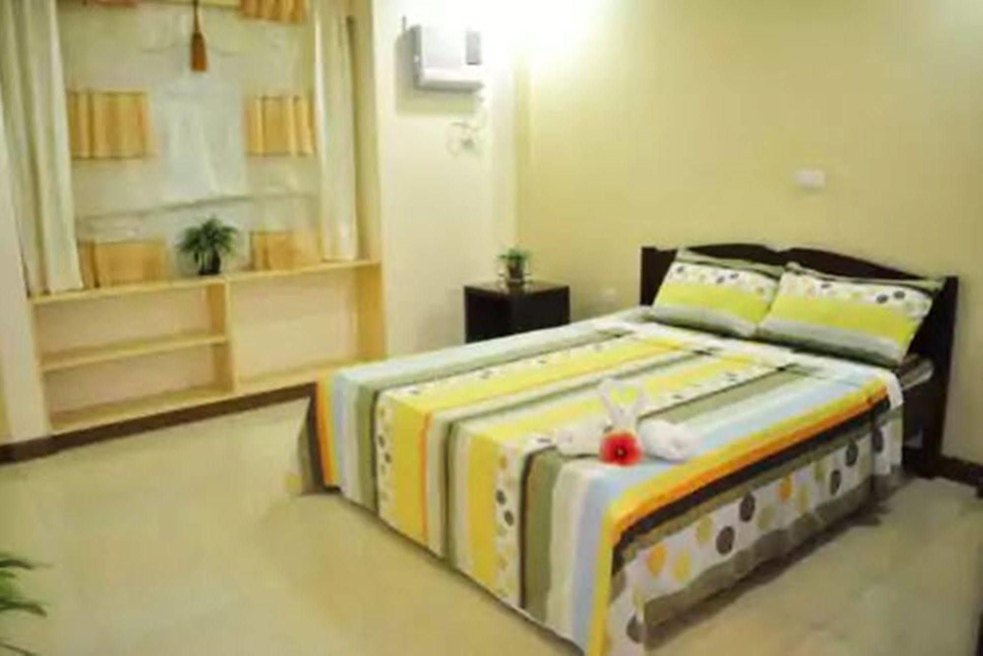 Apartelle De Francesca Puerto Galera Exterior photo