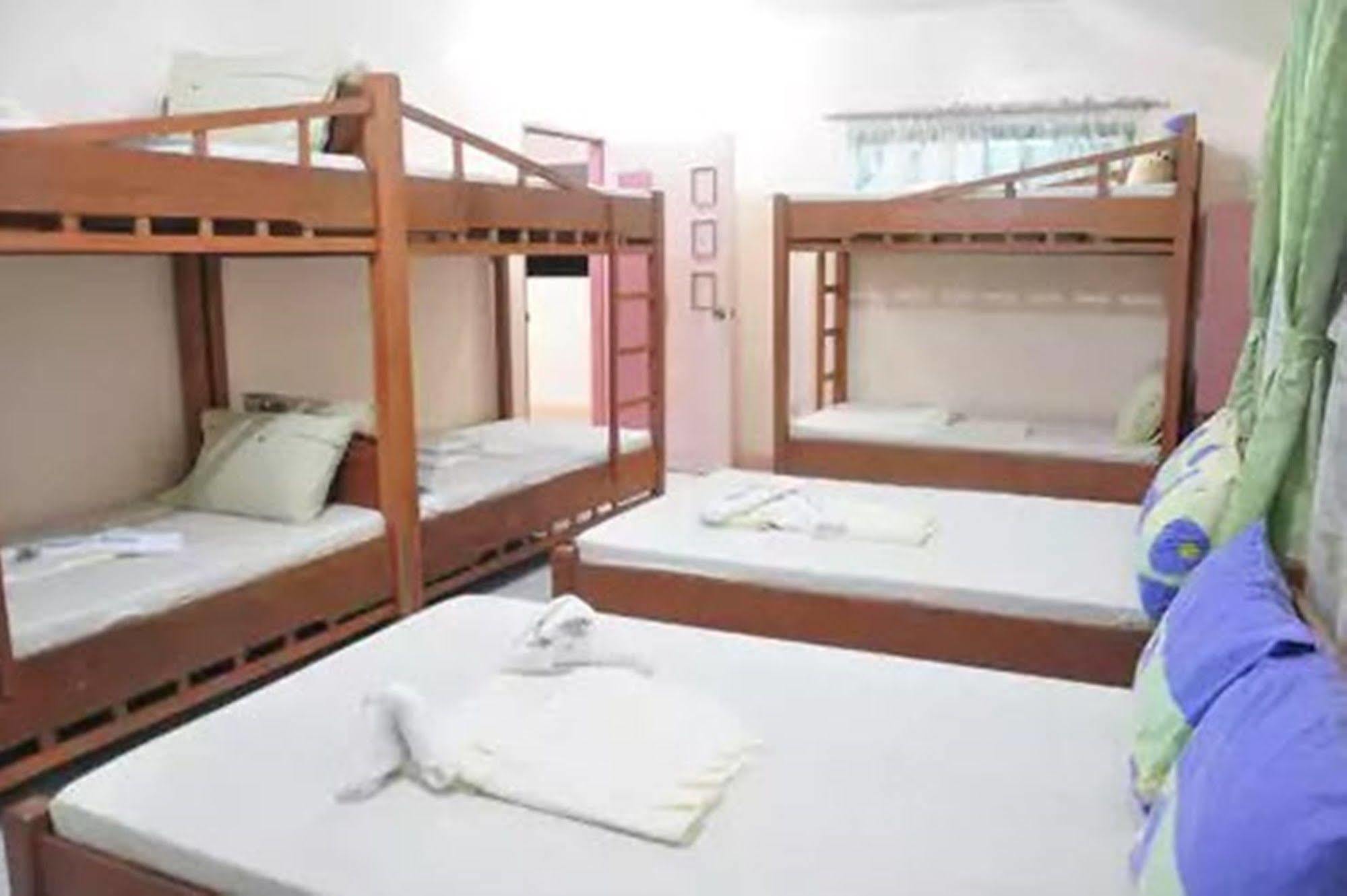 Apartelle De Francesca Puerto Galera Exterior photo