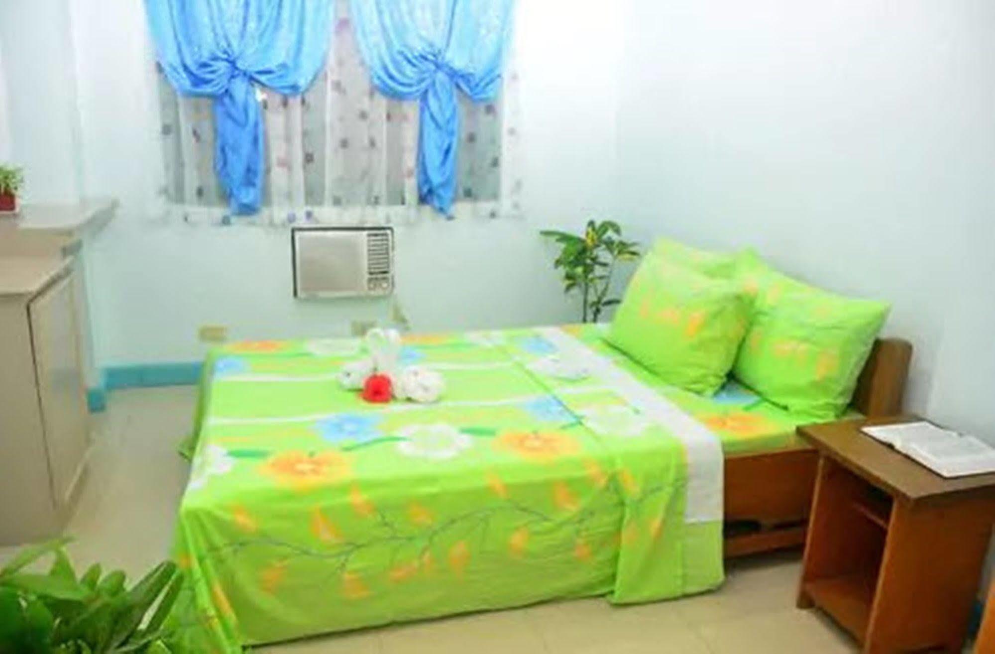 Apartelle De Francesca Puerto Galera Exterior photo