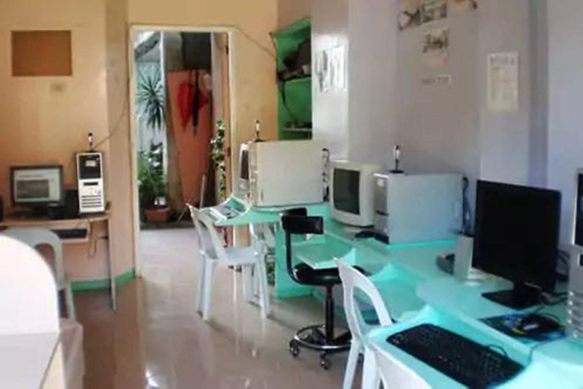 Apartelle De Francesca Puerto Galera Exterior photo